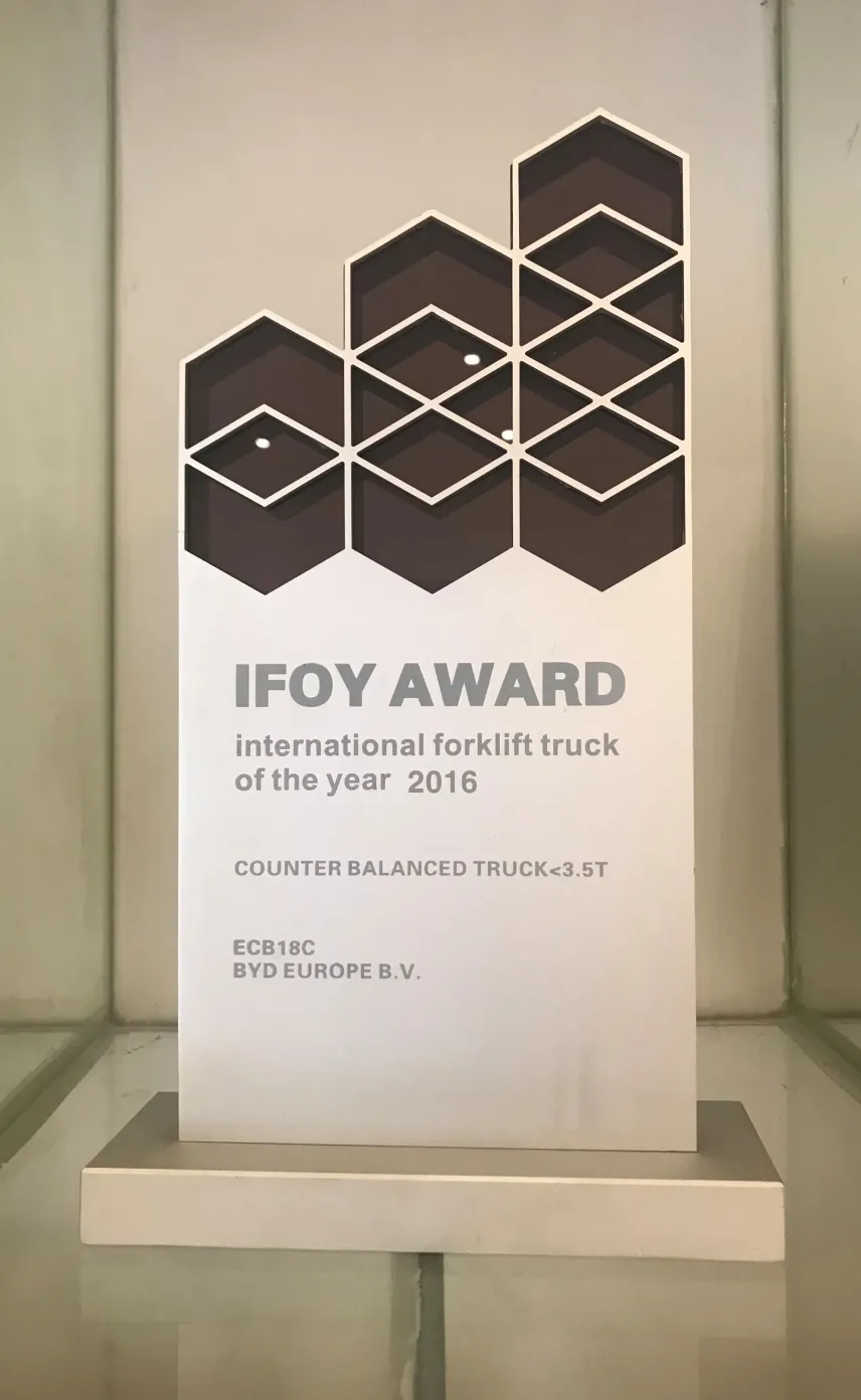BYD Forklift | Certificação do Prêmio Anual IFOY International Forklift 2016