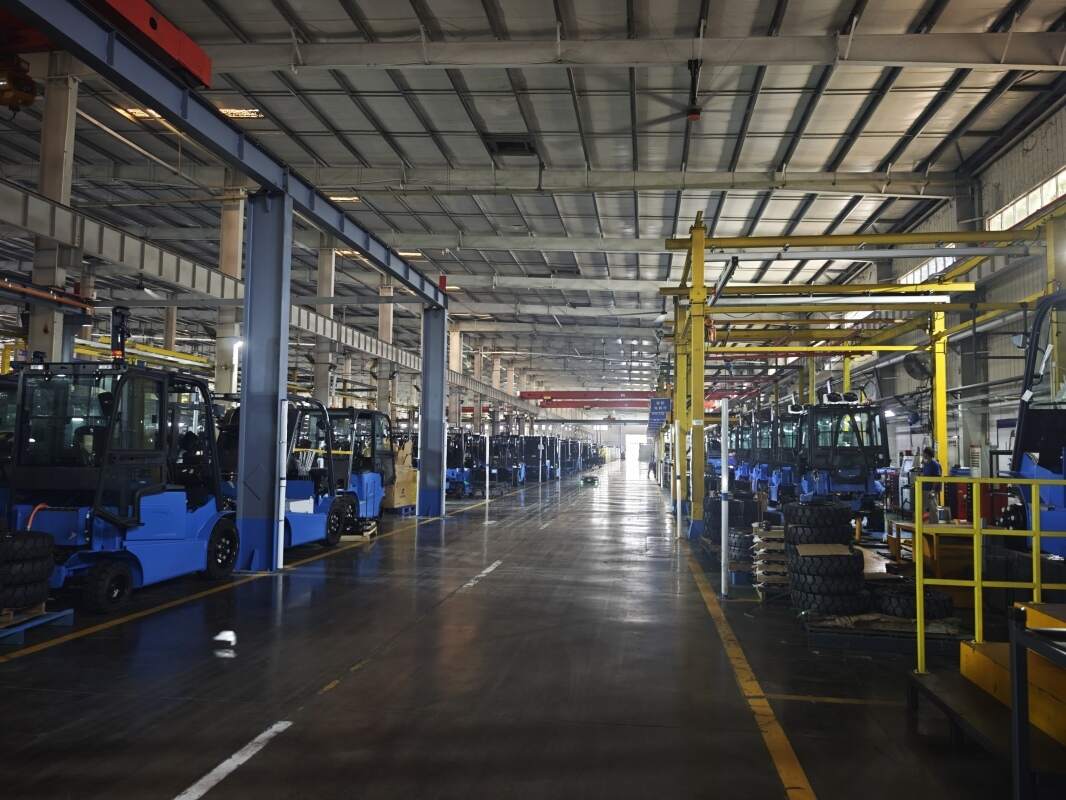 Como a empilhadeira elétrica de três rodas se adapta ao centro de atendimento(Figura2) Como a empilhadeira elétrica de três rodas se adapta ao centro de atendimento(Figura2)