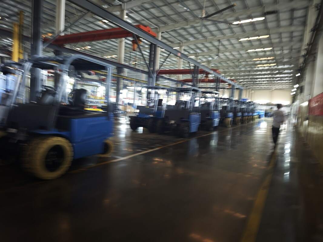 Como o empilhador elétrico patolado se adapta à metalúrgica(Figura3)